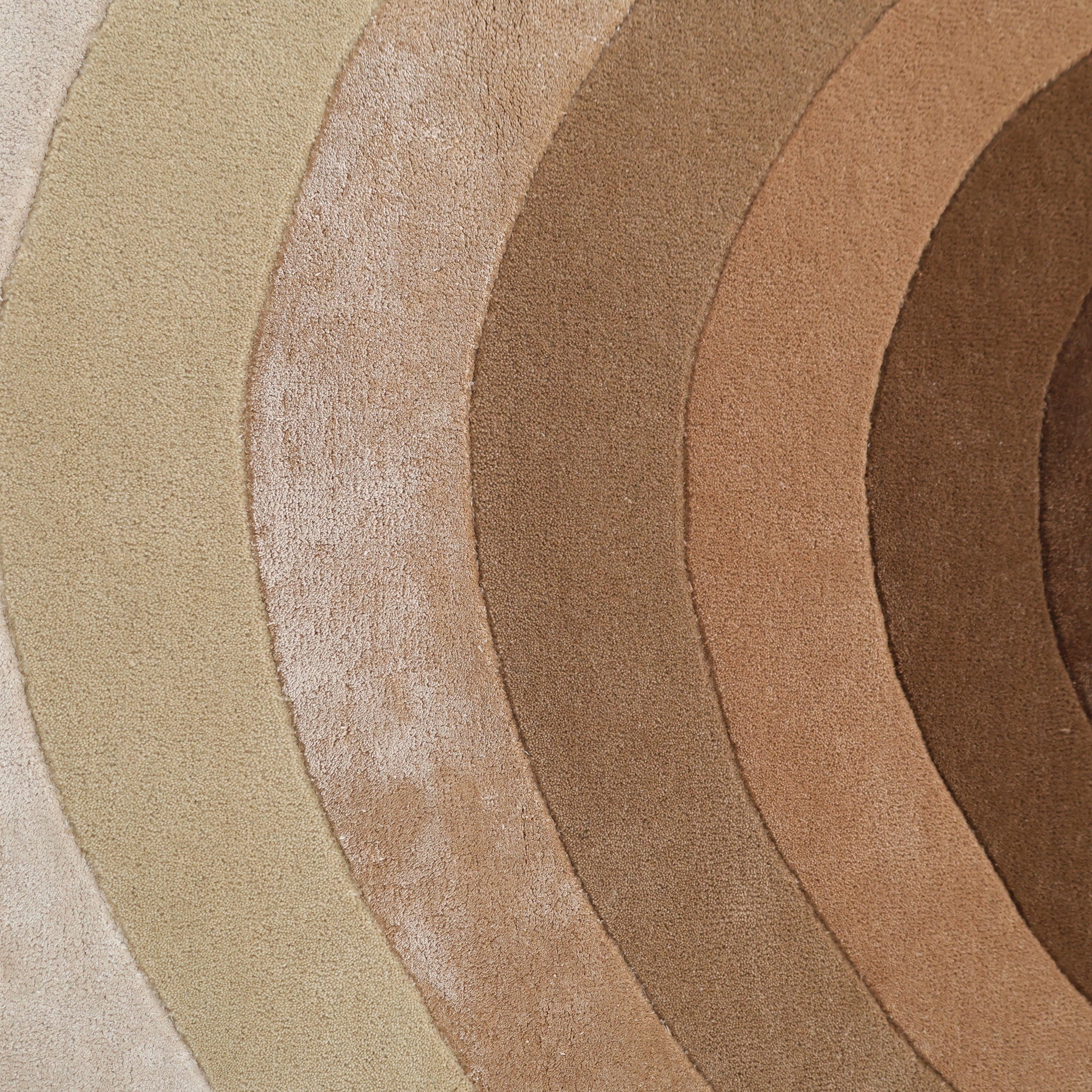 A close-up of the RAMSHA HOME Vibrant Living Room Handmade Rug (HTWV-81 B, 200x300cm) shows hand-tufted wool with curved beige and brown bands, creating a light-to-dark gradient pattern.
