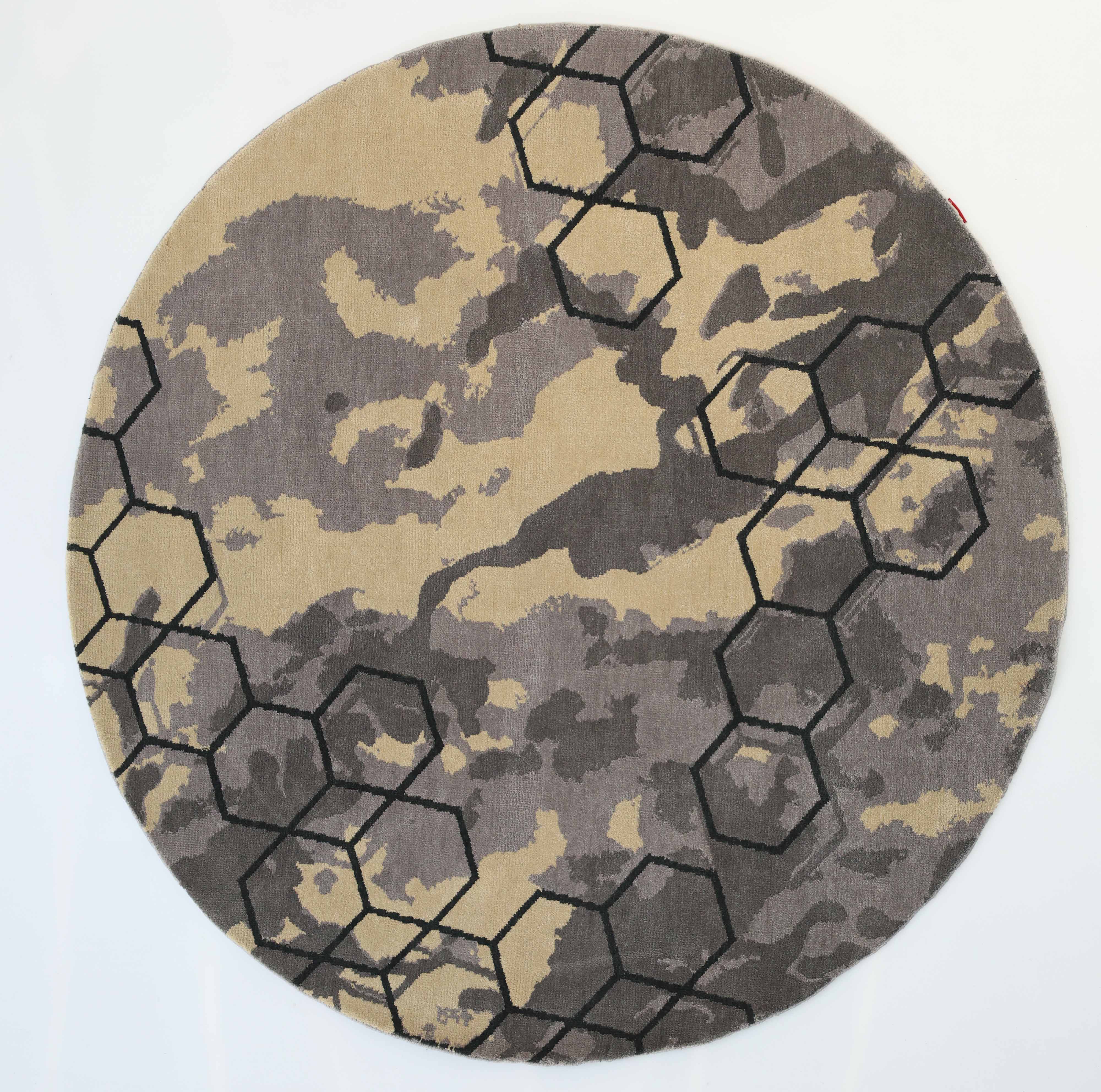 The RAMSHA HOME Modern Geometric Round Rug CMN 133 showcases a beige and gray camouflage pattern with a black hexagonal design—ideal as a modern abstract accent for stylish spaces.