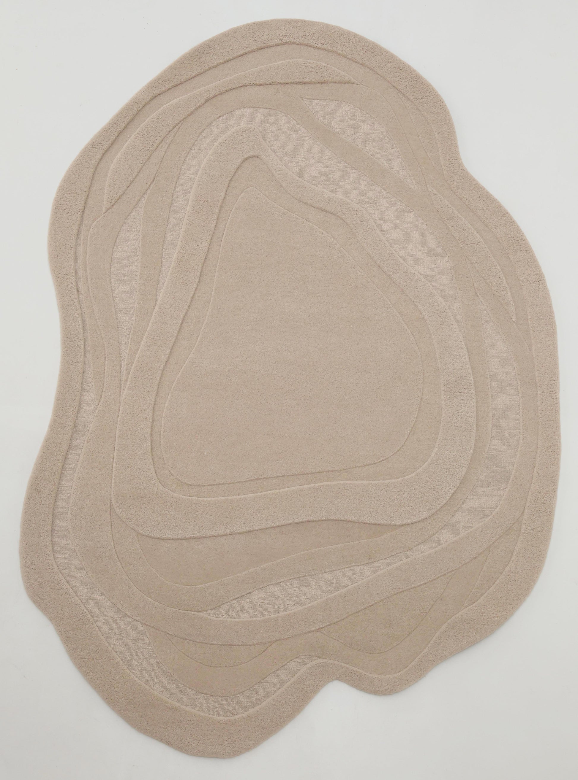 The RAMSHA HOME Contemporary Flow Area Handmade Rug HTW-146 features an ivory design with a topographic-inspired, irregular silhouette and layered outlines, bringing modern style and unique texture to any space.