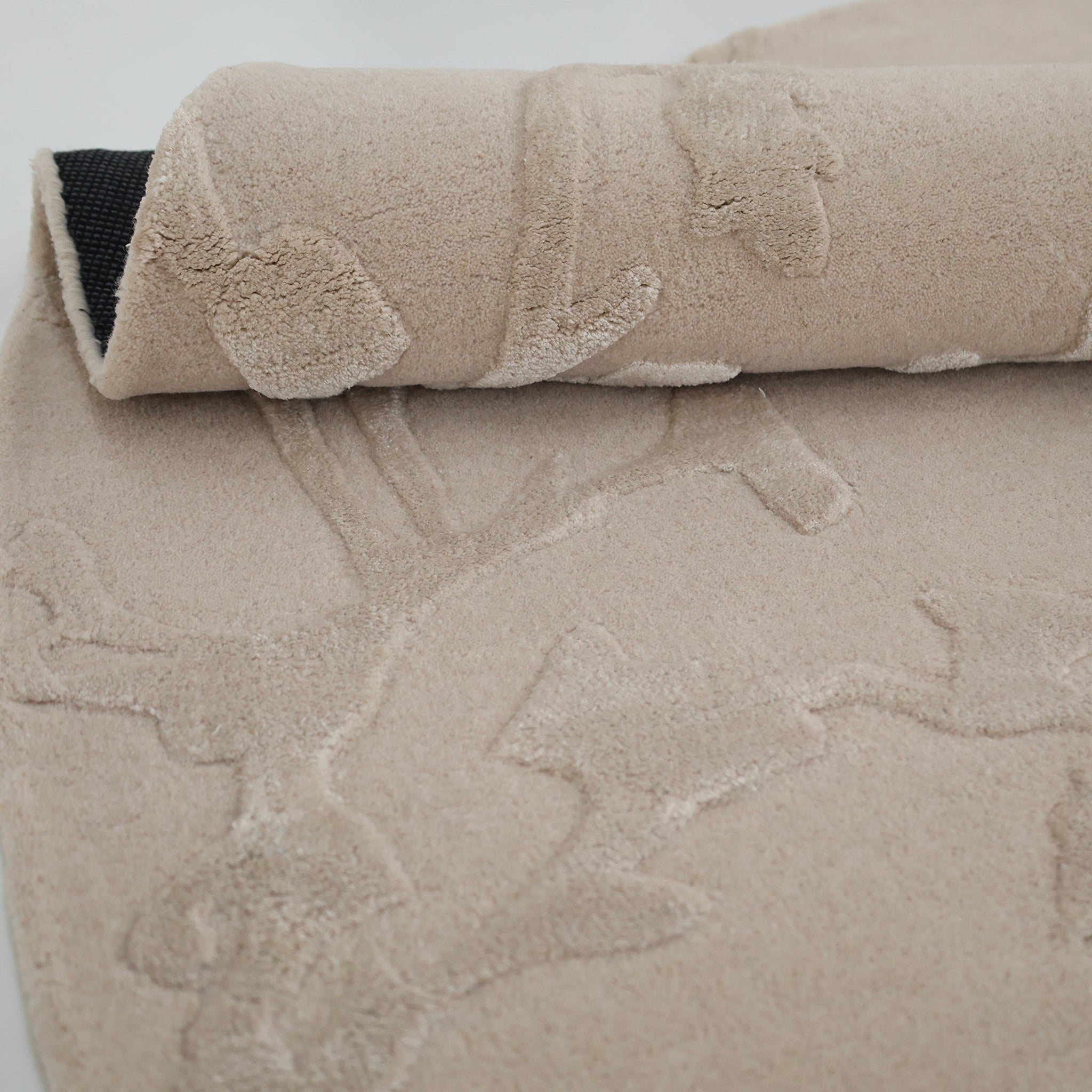 The RAMSHA HOME Decorative Handmade Area Rug HTWV-118 features a soft, plush beige wool blend with hand-tufted raised animal outlines and black backing—ideal as a neutral accent for your bedroom.