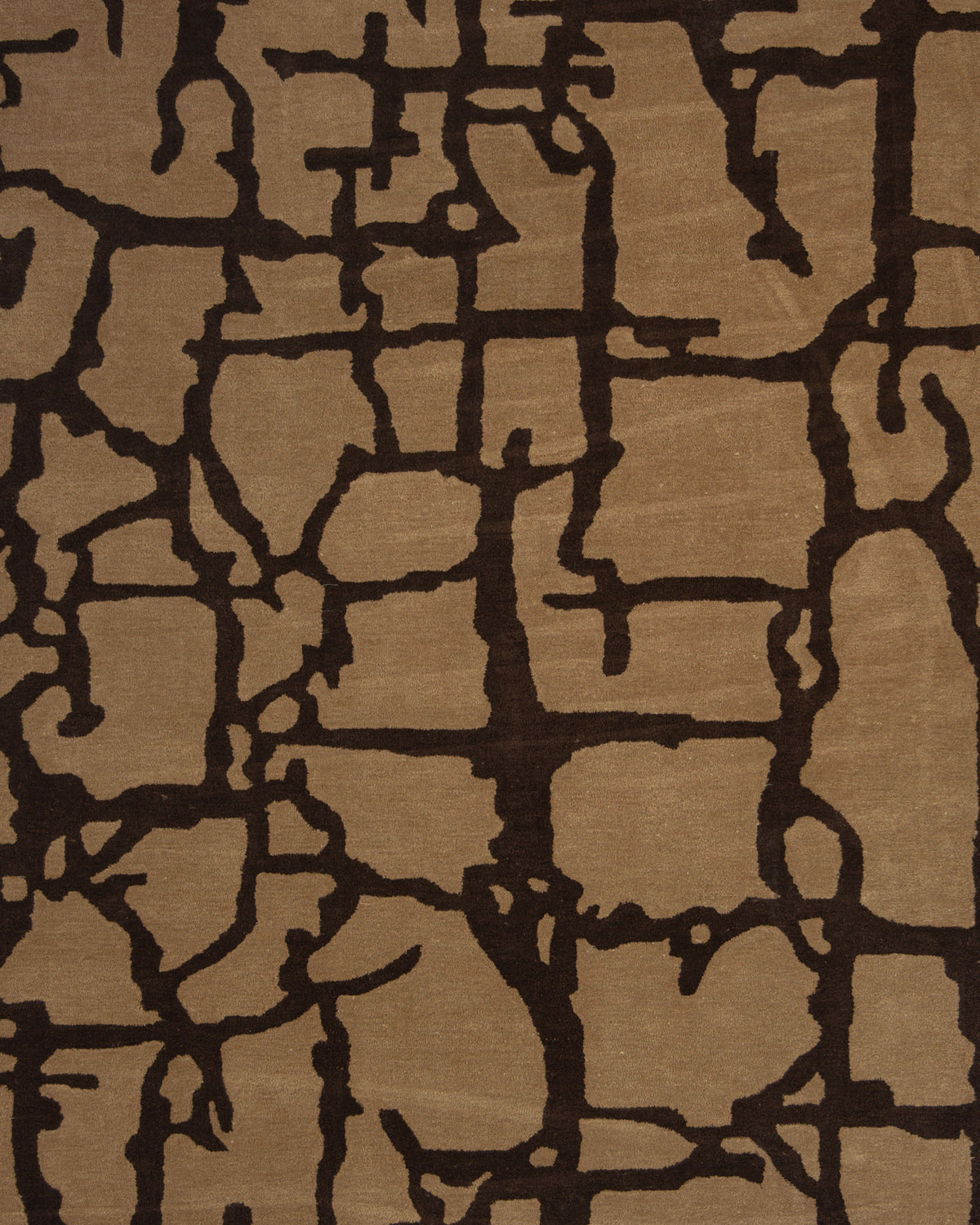 Presenting the RAMSHA HOME Multi Handmade Area Rug - HTP 21 (200x300cm): This modern area rug features a tan background with an abstract, organic pattern of intersecting dark brown lines. The irregular design creates a contemporary look reminiscent of branches or a loosely woven web, making it a stylish addition to any living space.