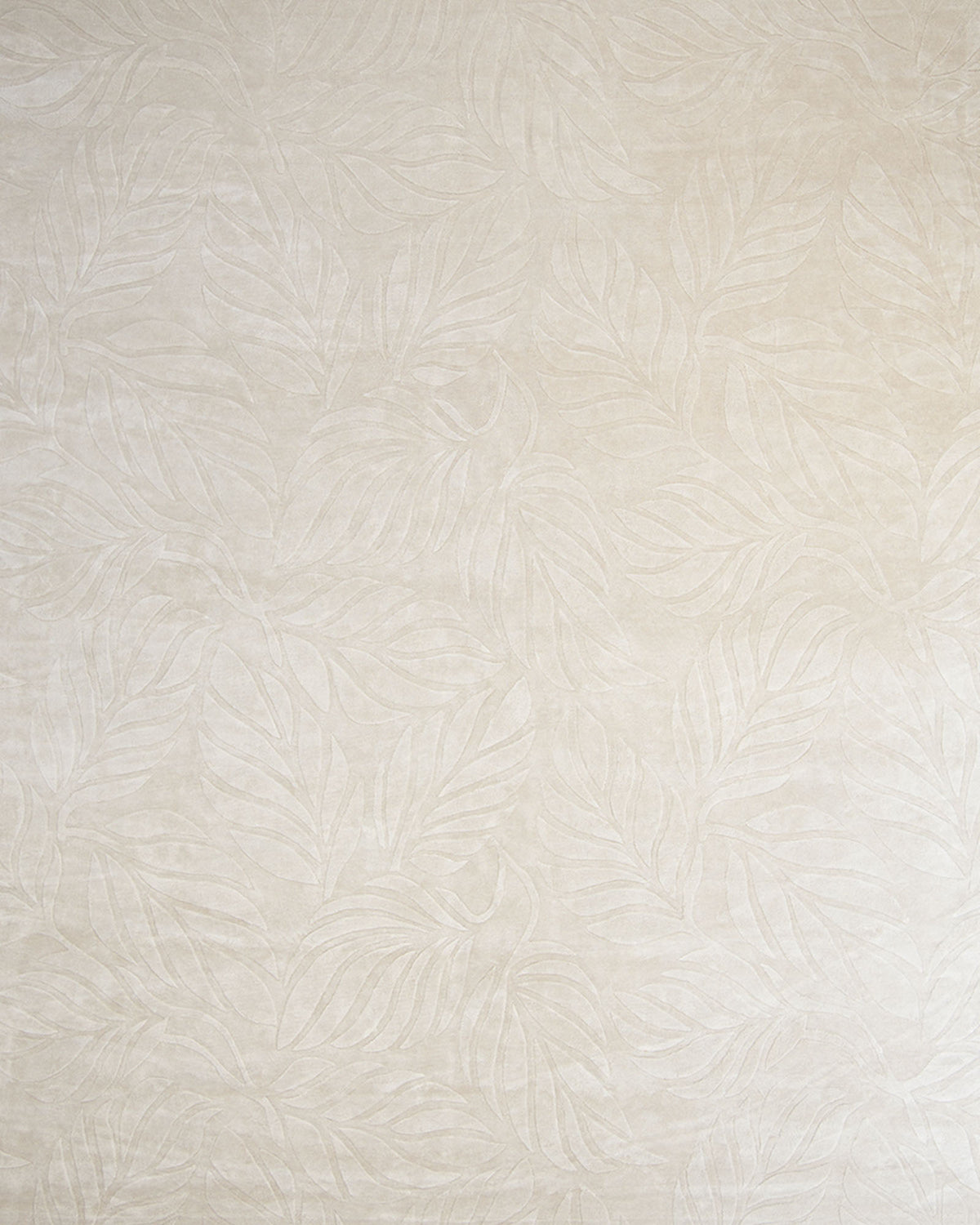 Enhance your space with natural elegance by pairing this light beige wallpaper, adorned with a subtle leaf design of overlapping, delicate outlines for a softly textured look, with the RAMSHA HOME Beige Color Indoor Handmade Area Rug - HTV 15—an ideal combination to create a harmonious and inviting atmosphere.