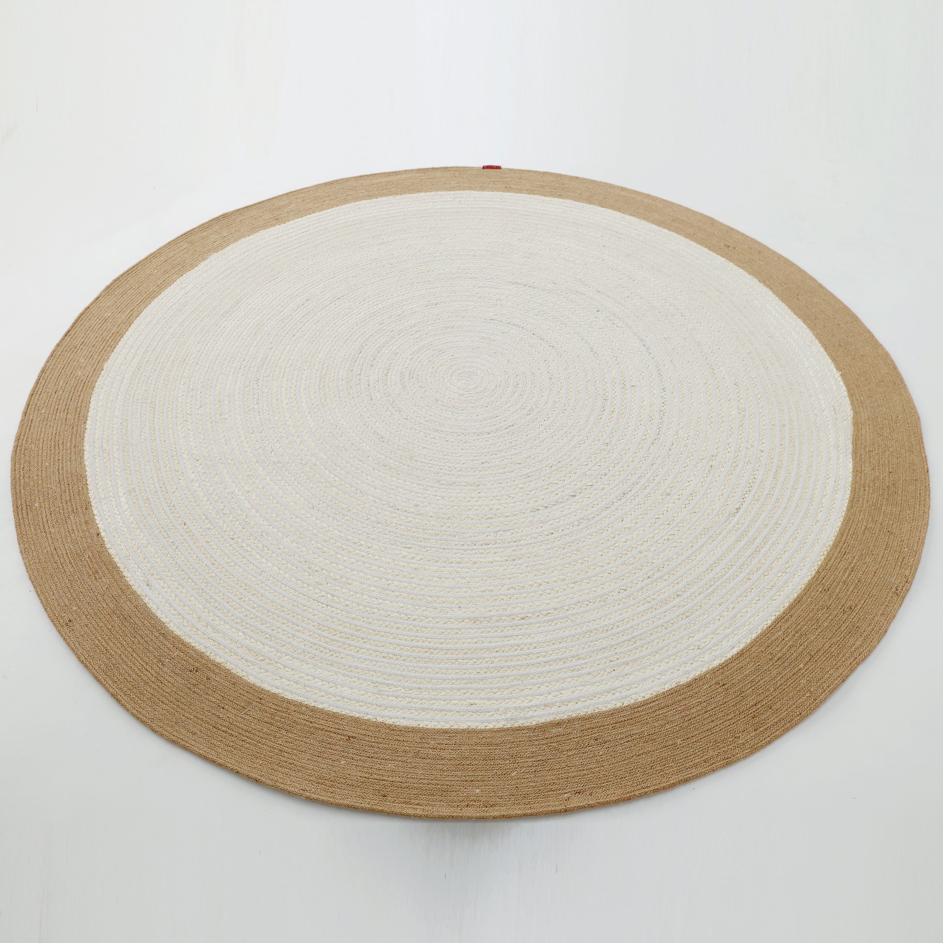 The Home Decor Round Jute Rug - BR 089 features a white center and wide light brown border, bringing natural charm to any space and beautifully standing out against a white background.