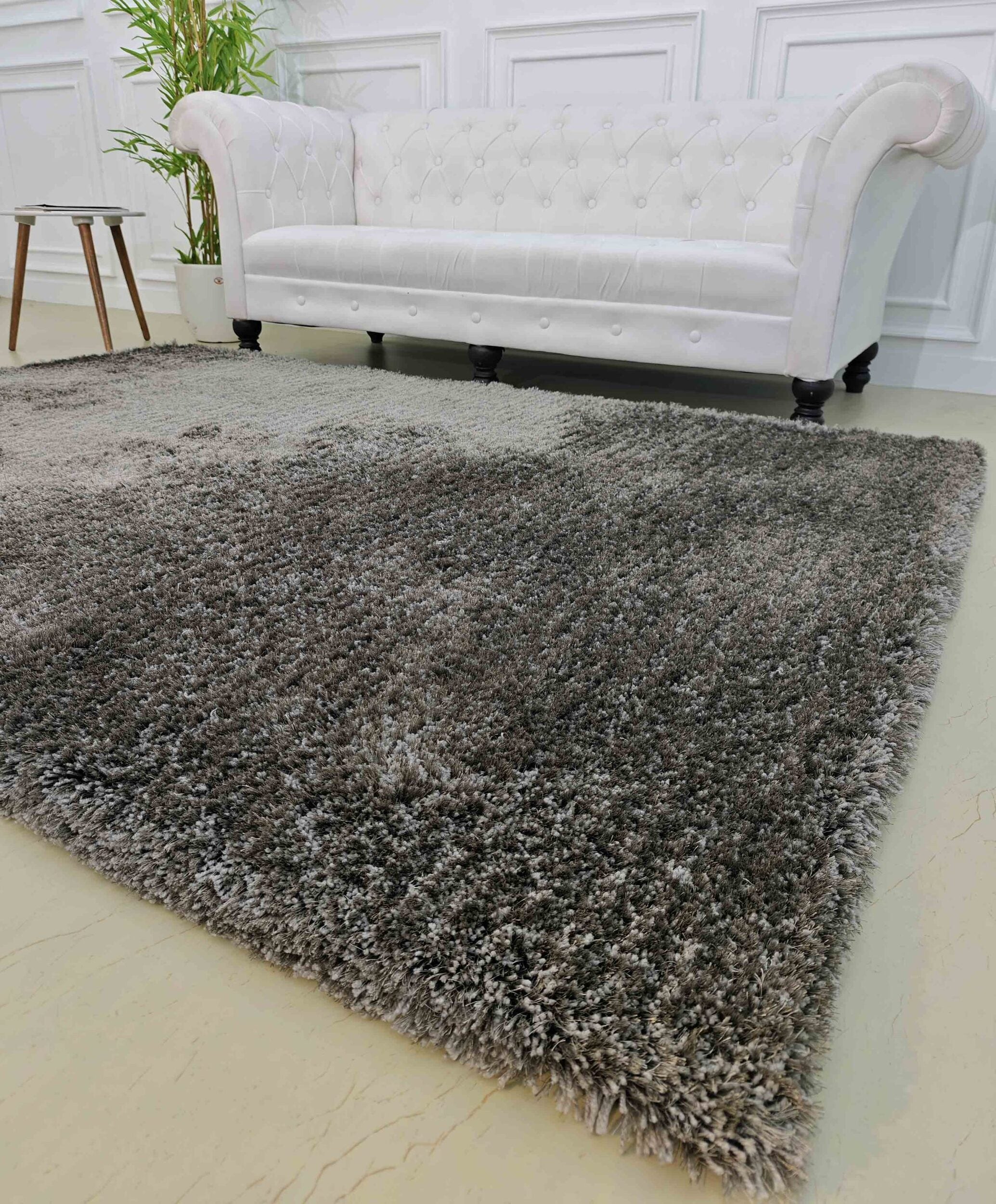 Grey Color Rectangle Shaped Shaggy Rug - SG 05