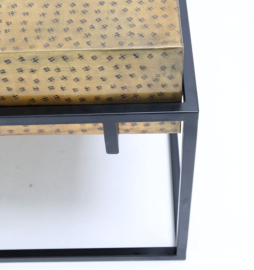 Close-up of the RAMSHA HOME Modern Round Coffee Table – GH-005, featuring a solid wood top and sleek black iron legs. The image captures the table’s elegant corner set against a white background.