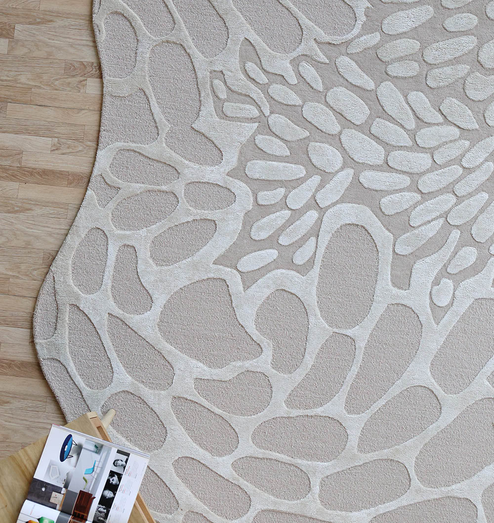 The RAMSHA HOME Organic Flow Hand-Tufted Rug – Soothing Beige Textured Elegance HTWV-134 features an abstract, organic pattern with soft beige shapes, offering modern style and subtle warmth to your space.