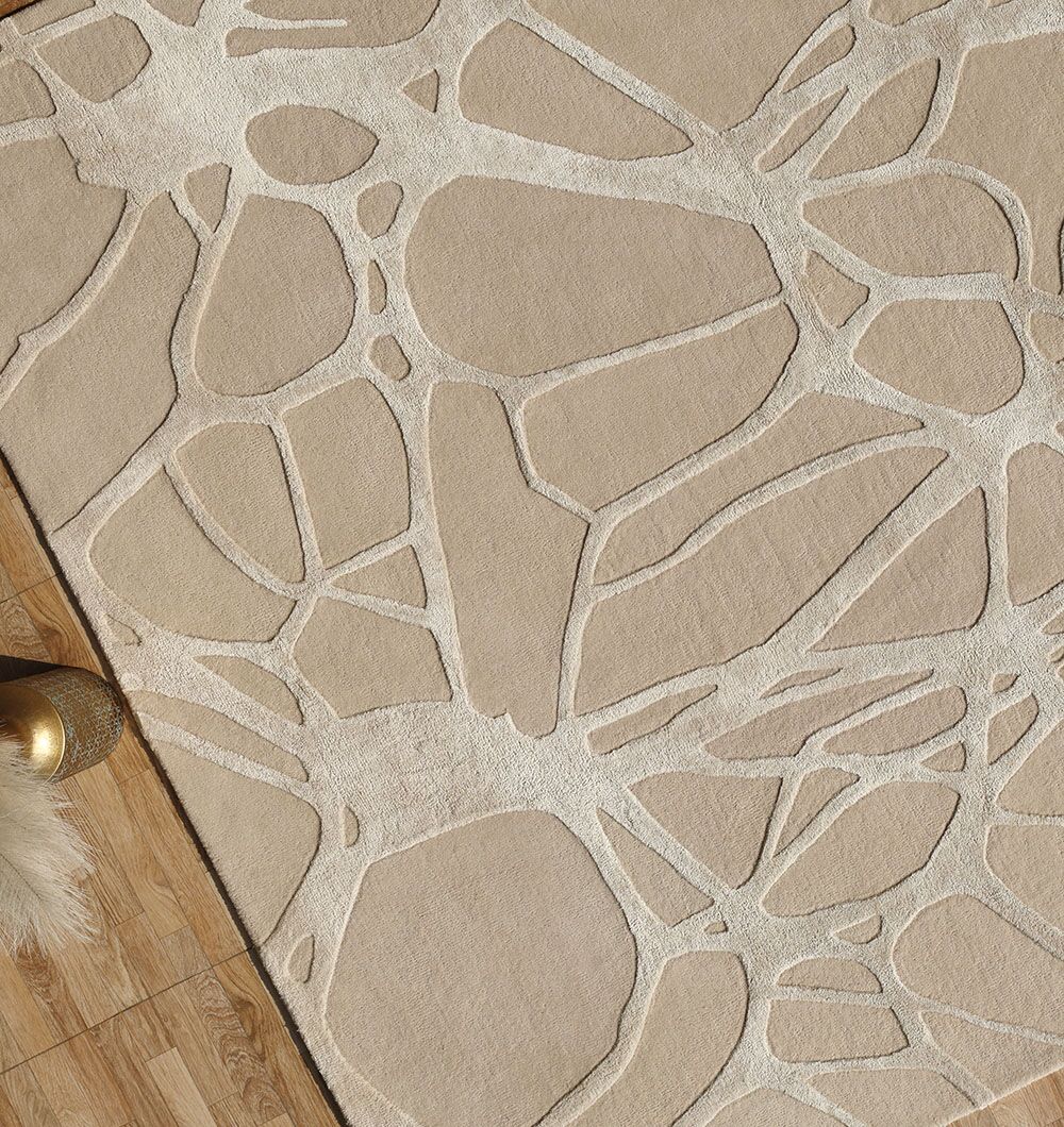 The RAMSHA HOME Natural White Color Handmade Area Rug - HTWV-145 (200x300 cm) features an irregular geometric pattern, resembling interconnected stones or cells, making it a stylish modern accent for any room.
