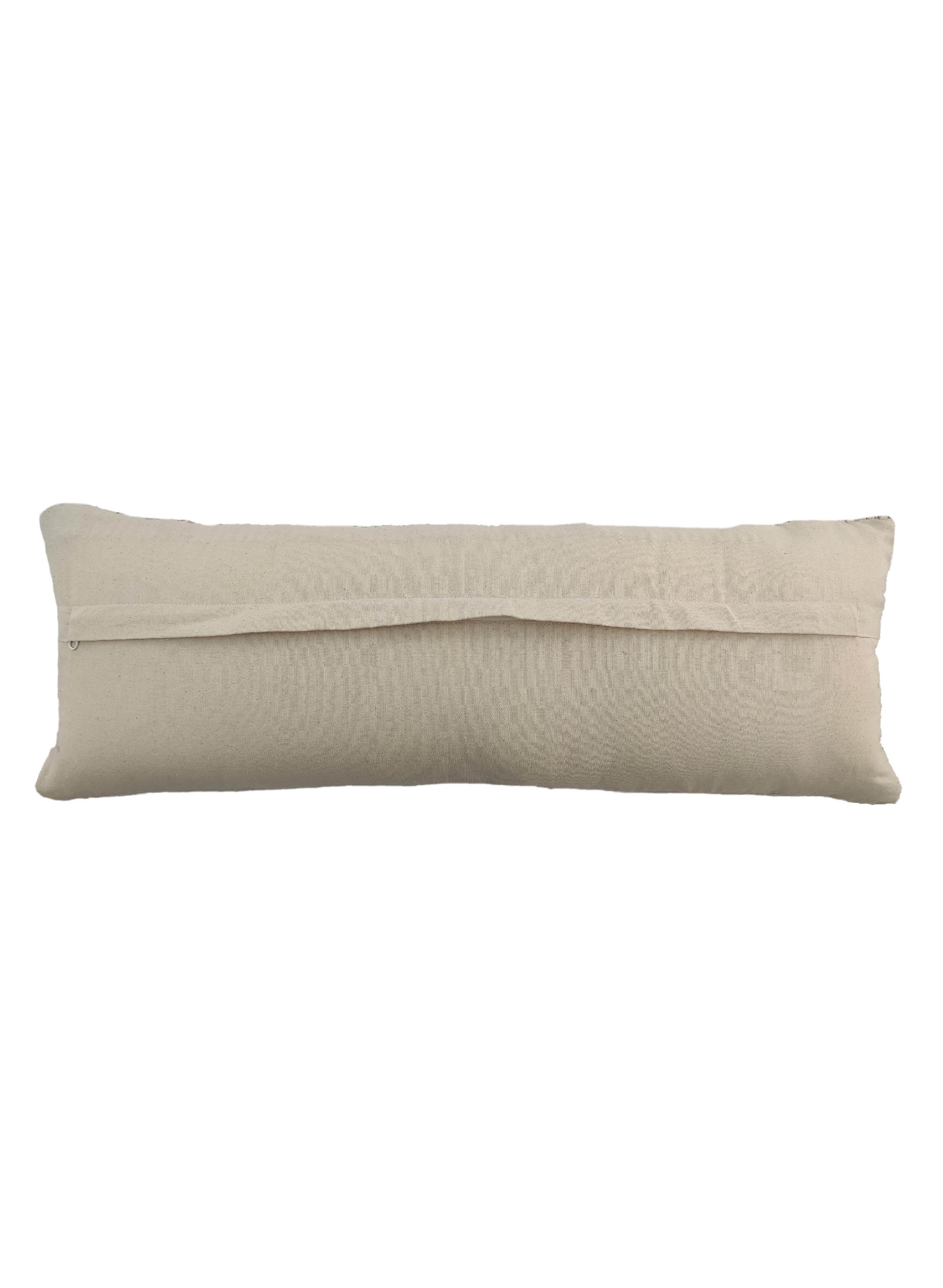 Versatile Natural Color: Available in a natural color, this jute cushion effortlessly complements a wide range of decor styles