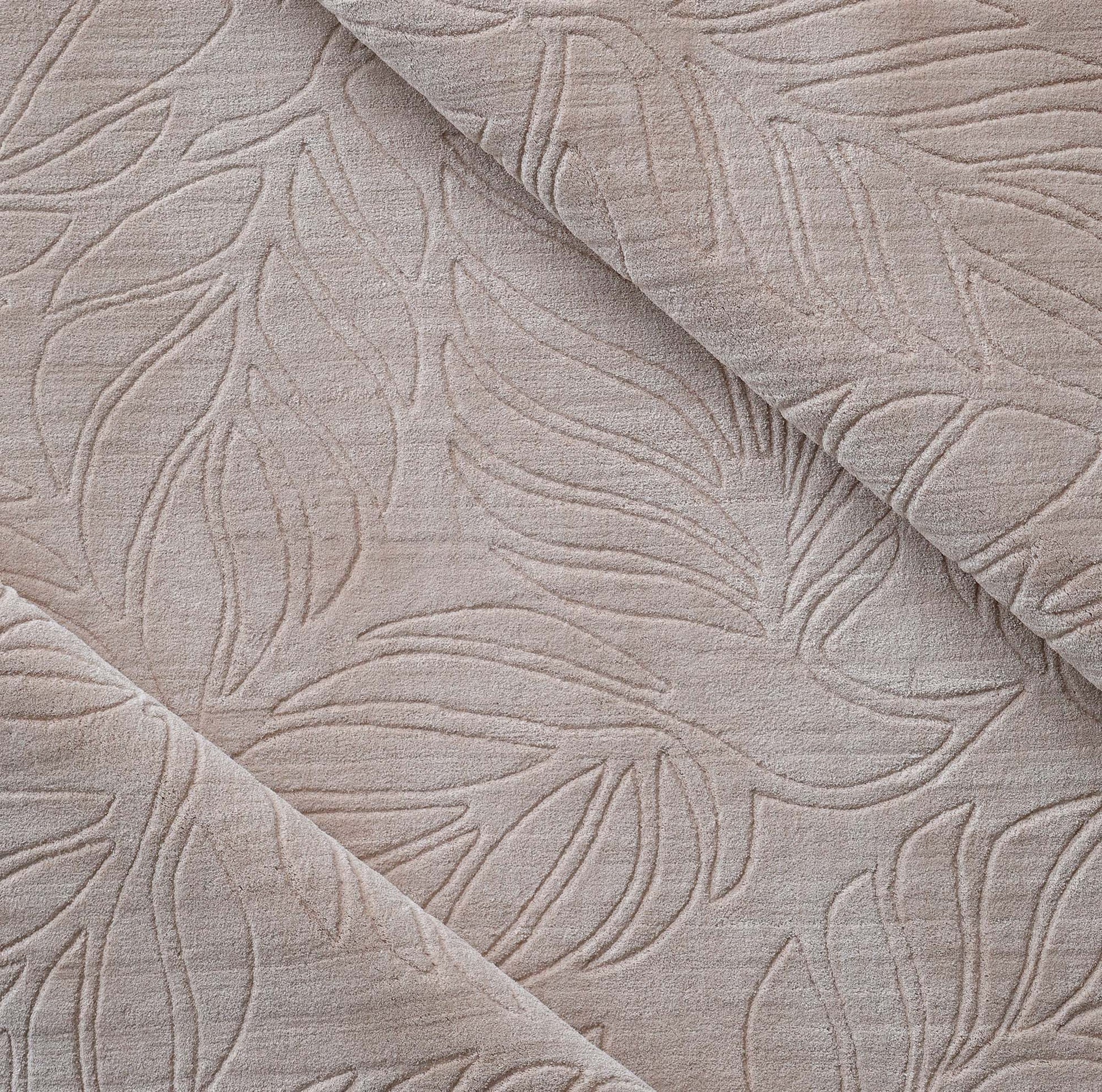 The RAMSHA HOME Nature Leaf Handmade Contemporary Rug (250x350 cm, LKH-048) features a light beige surface with a raised botanical leaf pattern of large, overlapping leaves and lines, creating soft creases and shadows for a velvety look.