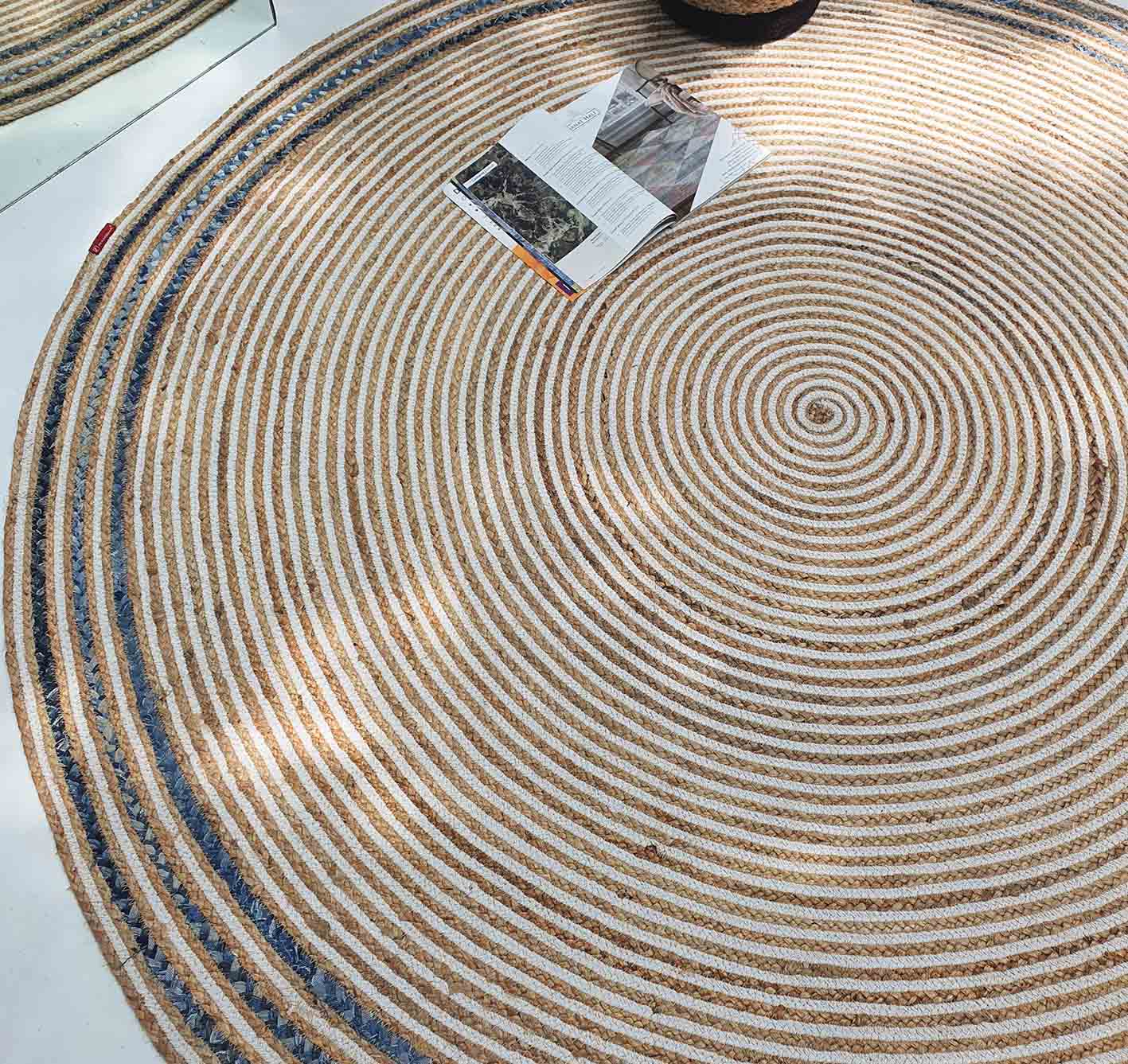 Creative Handcrafted Blue Border Braided Rug: Perfect Blend of Style and Quality - BR 065