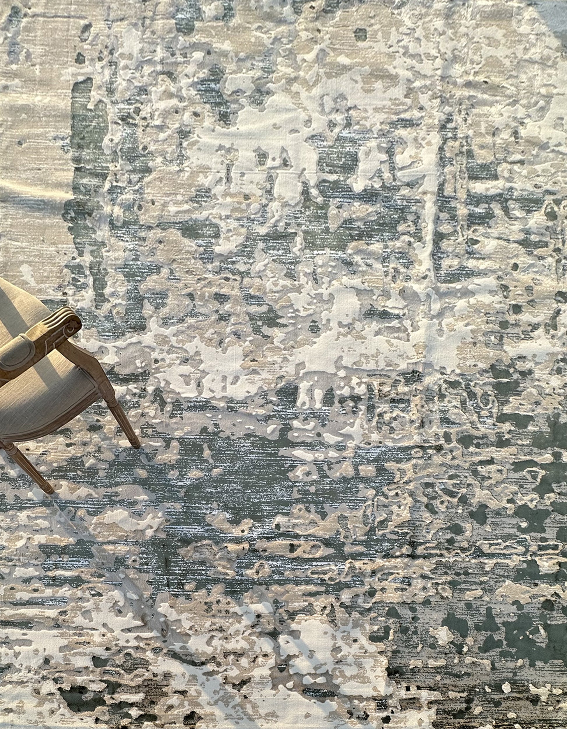 Elegant machine-made rug for living room decor, featuring precise geometry design and rich multi-color tones