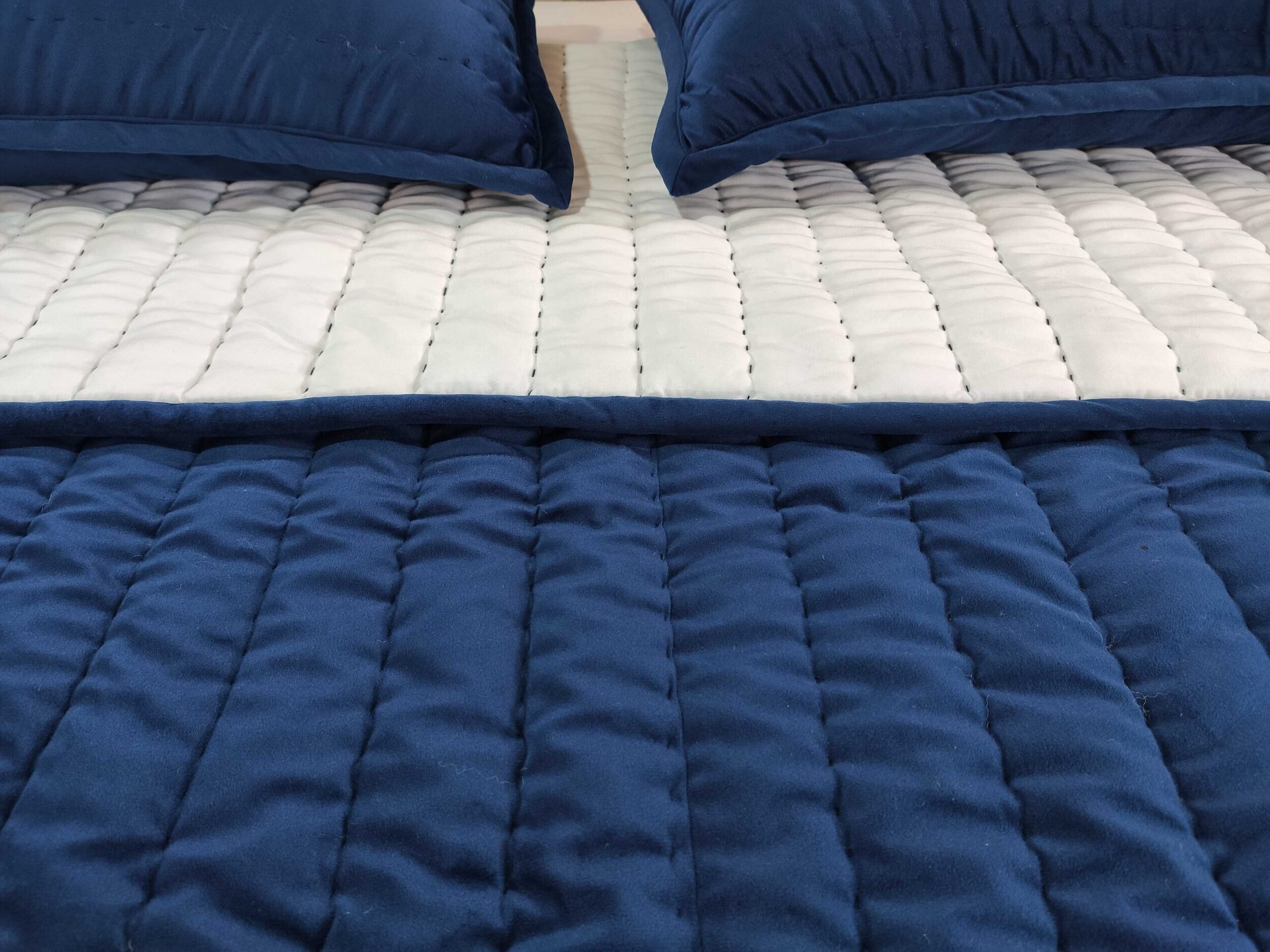 001-scaled-4.jpg Amazing Blue & White Bed Spread - BDS 02 (250x250cm) - الصورة 3
