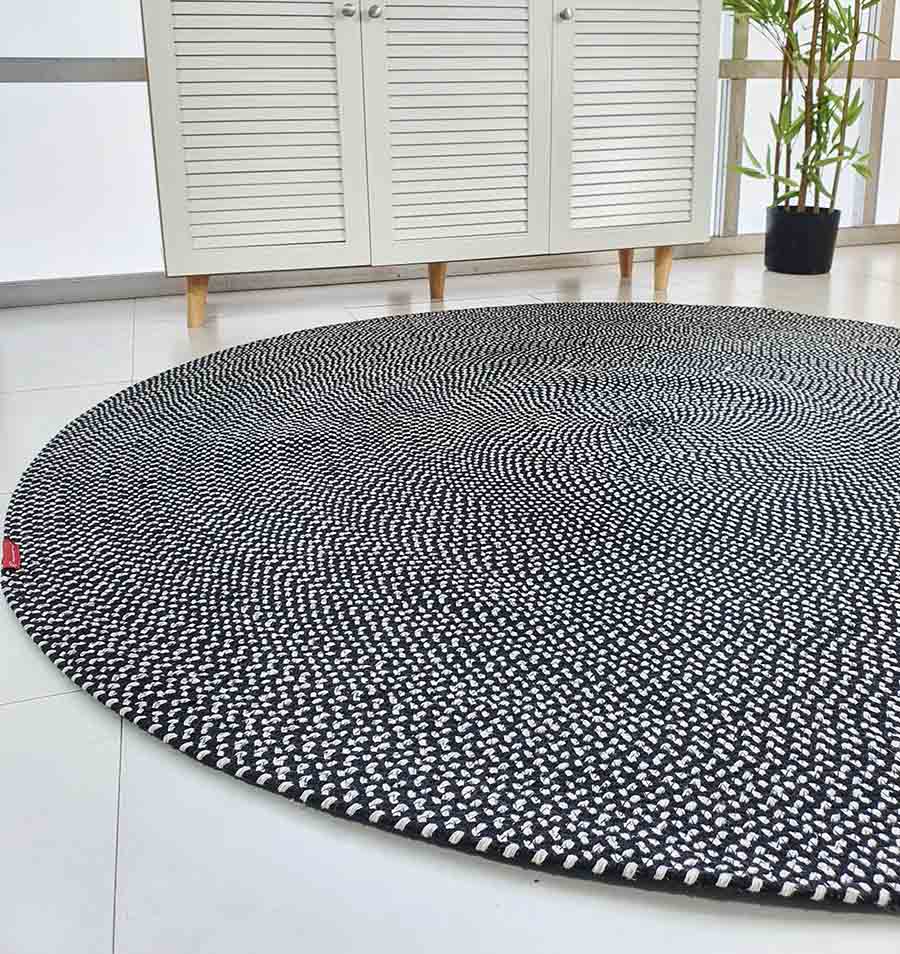 Stylish Black & White Cotton Round Rug for Interior Decor - BR 007 (120cm) by Ramsha Home Stylish black and white cotton round rug for home decor - BR 007 (120cm) by Ramsha Home