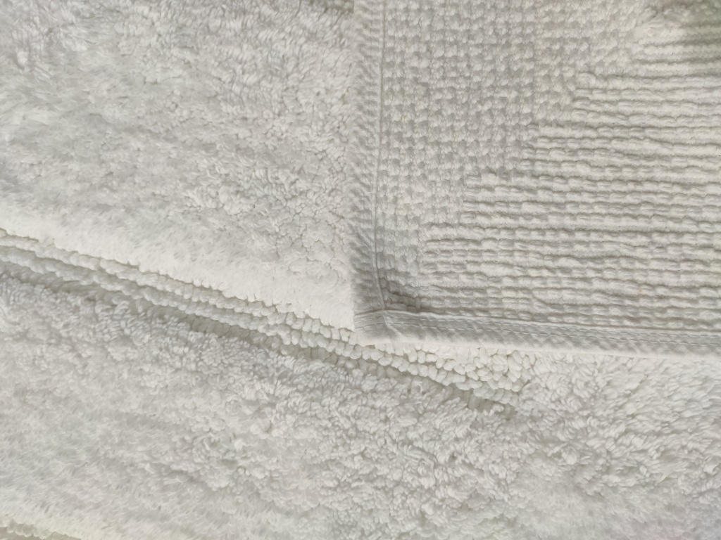 IMG_20220113_154308.jpg Bleach White Non-Slip Fluffy Soft Cotton Bathmat - BT 002 (60x90cm) - الصورة 3