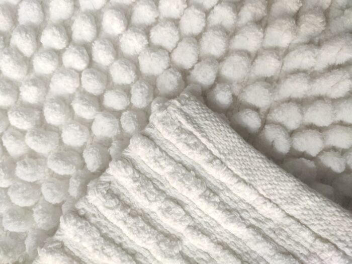 ⁦Bleach White Non-Slip Fluffy Soft Cotton Bathmat - BT 007 (60x90cm)⁩ - الصورة ⁦2⁩