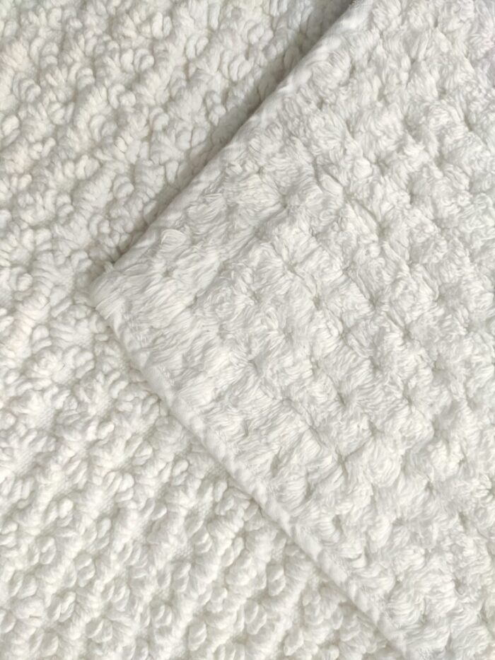 ⁦Bleach White Non-Slip Fluffy Soft Cotton Bathmat - BT 005 (60x90cm)⁩ - الصورة ⁦3⁩