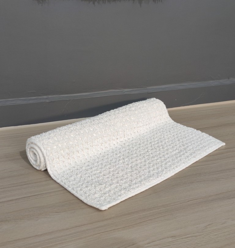 IMG_20220113_160229.jpg Bleach White Non-Slip Fluffy Soft Cotton Bathmat - BT 005 (60x90cm) - الصورة 2