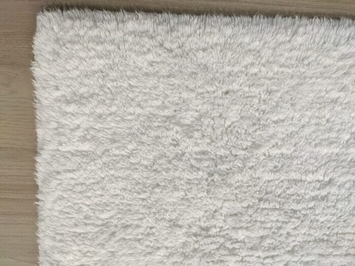 ⁦Bleach White Non-Slip Fluffy Soft Cotton Bathmat - BT 009 (60x90cm)⁩ - الصورة ⁦3⁩