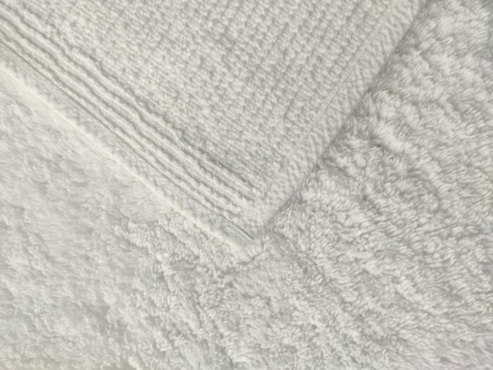 ⁦Bleach White Non-Slip Fluffy Soft Cotton Bathmat - BT 009 (60x90cm)⁩ - الصورة ⁦4⁩