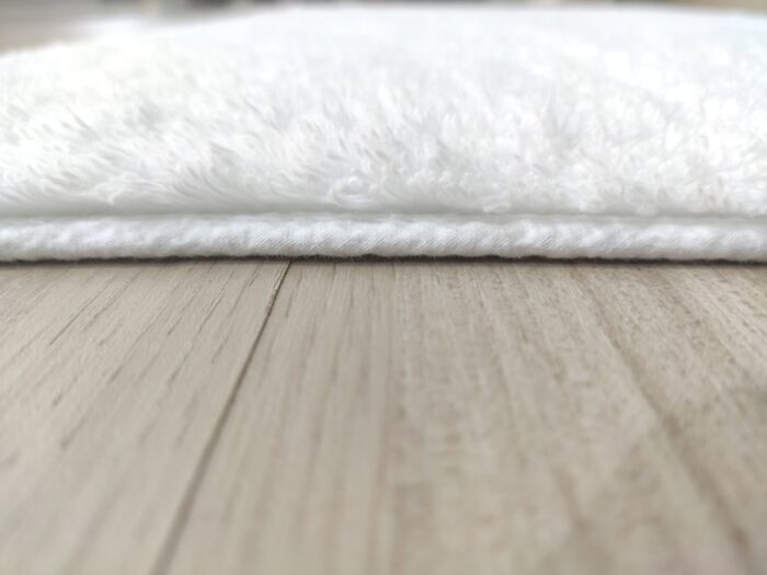 ⁦Bleach White Non-Slip Fluffy Soft Cotton Bathmat - BT 009 (60x90cm)⁩ - الصورة ⁦5⁩