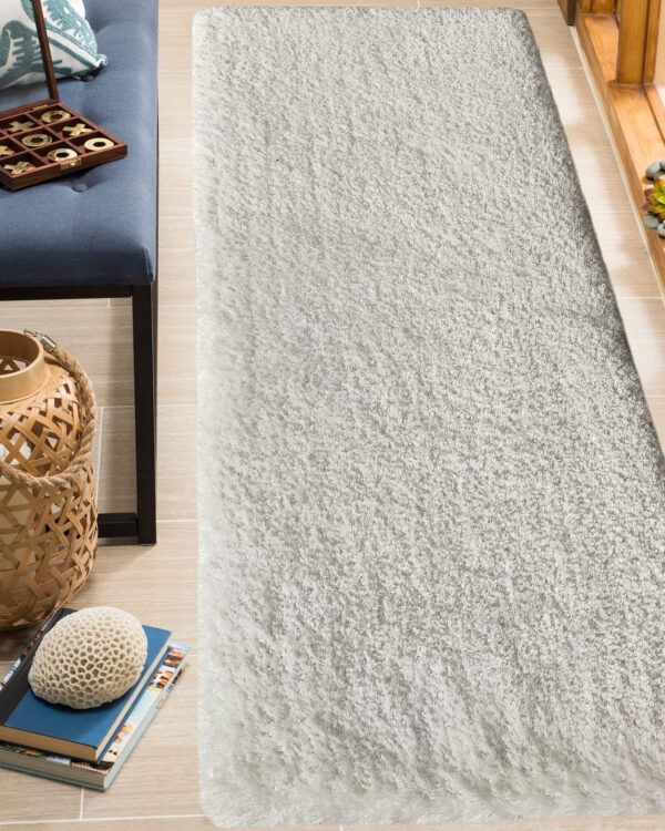 Luxurious Entryway Decor Shaggy Rug MPV 01 in White Color, 80x200cm by Ramsha Home Elegant entryway decor shaggy rug MPV 01 in white color, 80x200cm, soft and plush by Ramsha Home.