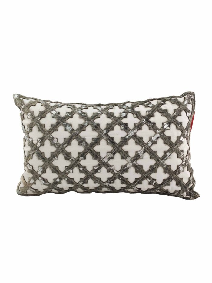 ⁦Beautiful Design White Leather Cushion - CS 103 (30x50cm)⁩ - الصورة ⁦1⁩
