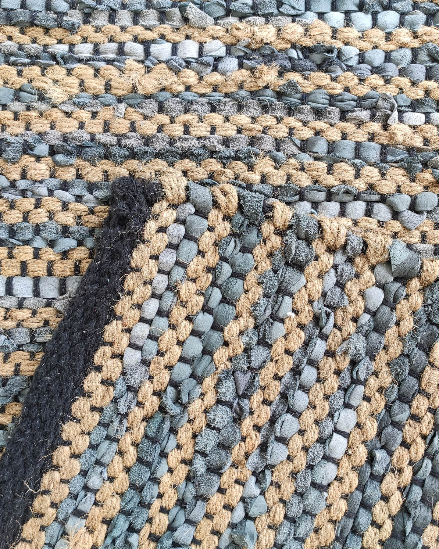 IMG_20220706_115512.jpg Multi Color Jute & Leather Woven Rug - WR 015 (170x240cm) - الصورة 2