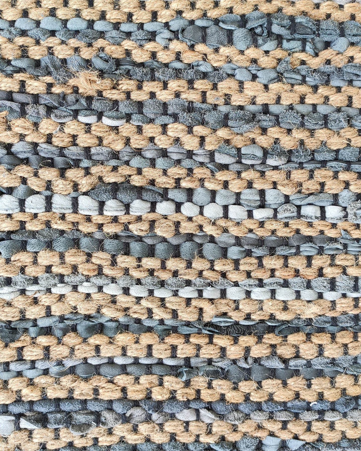 IMG_20220706_115513.jpg Multi Color Jute & Leather Woven Rug - WR 015 (170x240cm) - الصورة 4