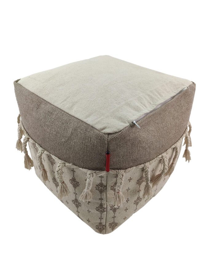 ⁦White and Beige Color Cotton Playroom Pouf with Tassel - PF 077 (40x40x40cm)⁩ - الصورة ⁦4⁩