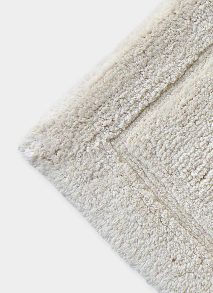 ⁦White Non-Slip Fluffy Soft Cotton Bathmat - BM 020 (40x60cm)⁩ - الصورة ⁦2⁩