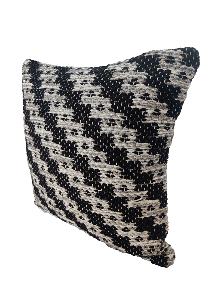 2342424 Black & White Color Polyester Cushion with Filler for Living Room, Bed, Playroom - CS 257 (45x45cm) - الصورة 2