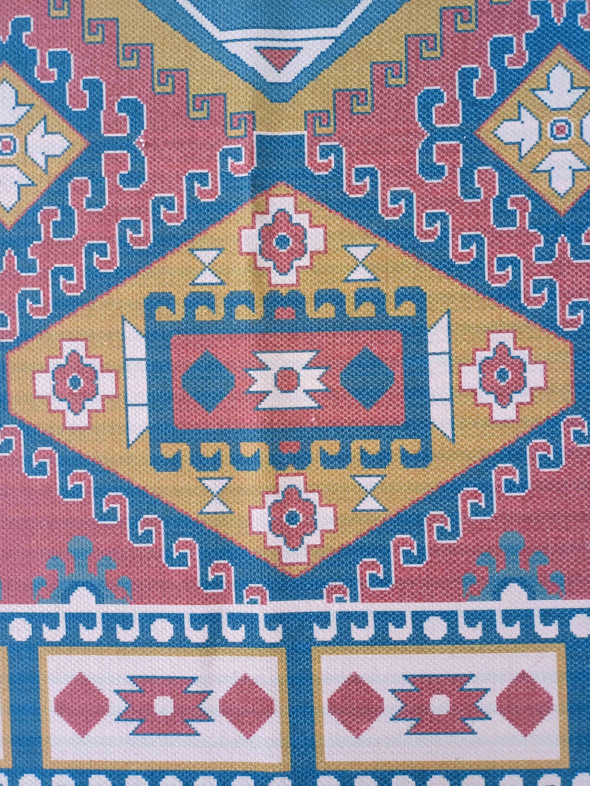 Chic Home Decor Digital Printed Rug DD 019 (140x200cm) for Modern Elegance by Ramsha Carpets Chic home decor digital printed rug DD 019, 140x200cm, perfect for adding a modern and stylish touch to your home by Ramsha Carpets.