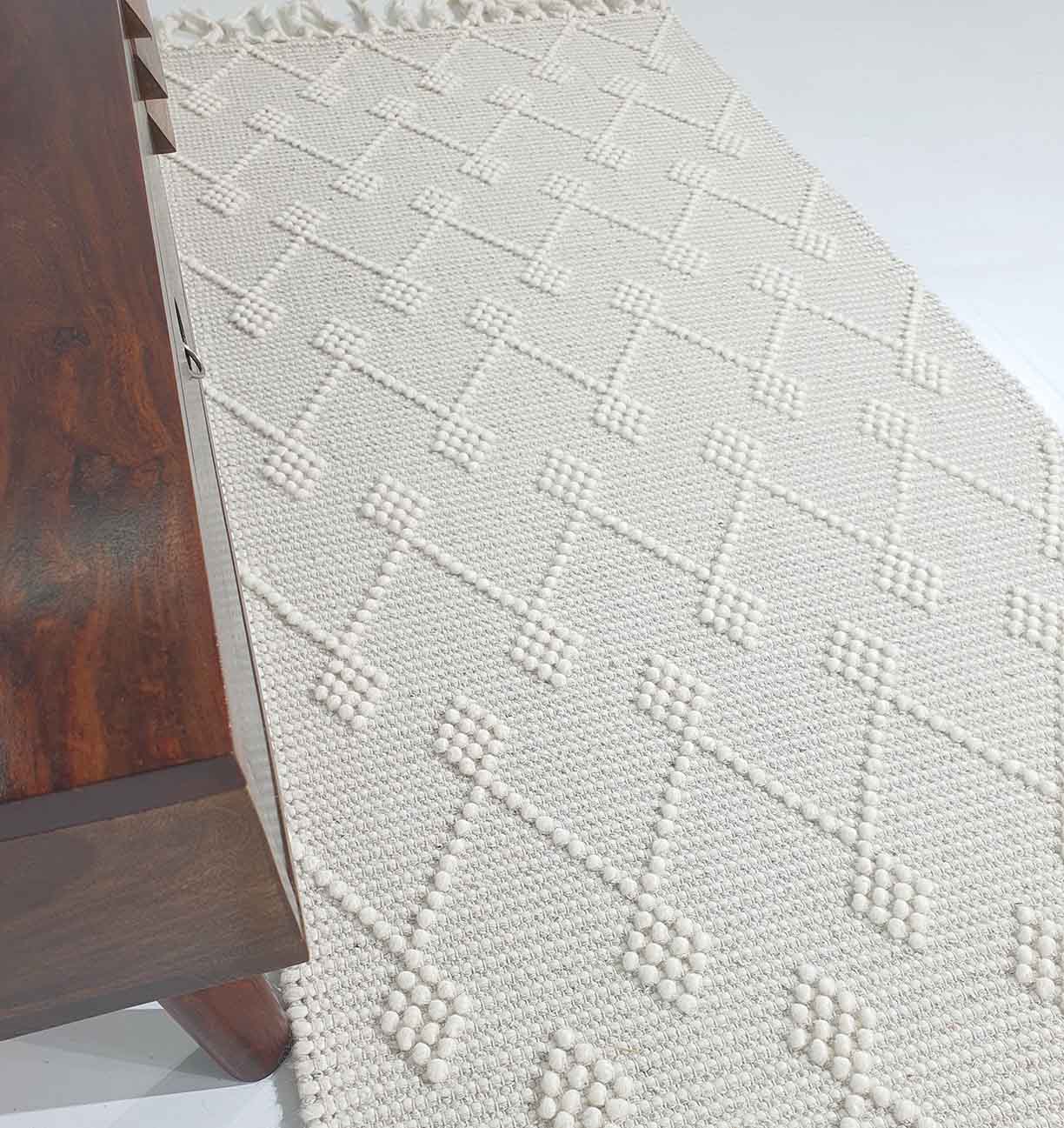 Close-up of Chic Natural White Hand-Woven Wool and Cotton Rug SRN-005 - Ramsha Home Close-up of Chic Natural White Hand-Woven Wool and Cotton Rug SRN-005 - Ramsha Home