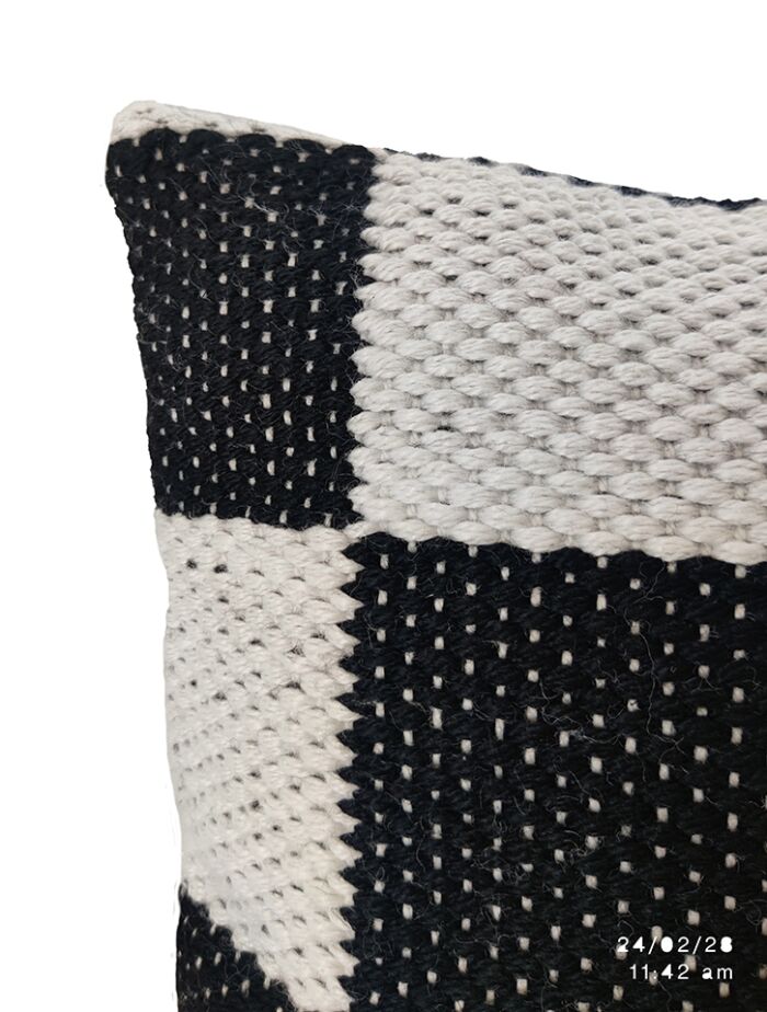 ⁦Black & White Polyester Cushion with Filler for Balcony, Couch, Floor - CS 255 (45x45cm)⁩ - الصورة ⁦4⁩