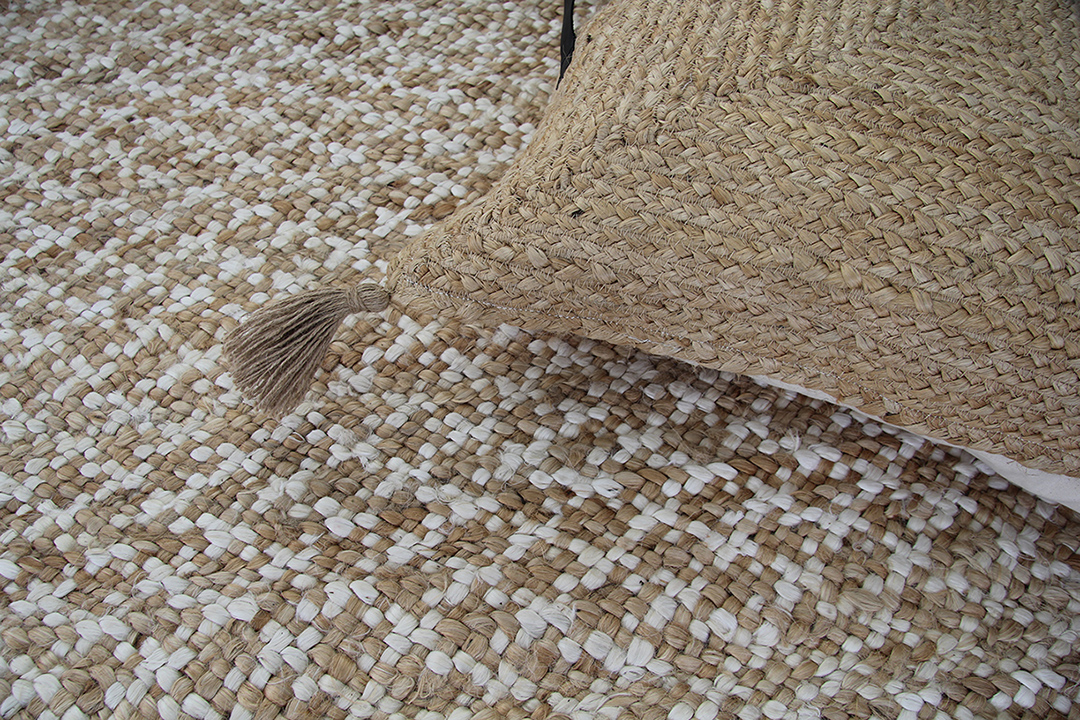 Earthy Tone Crochet Area Rug in Rectangular Shape (200x300cm) Earthy Tone Crochet Area Rug in Rectangular Shape