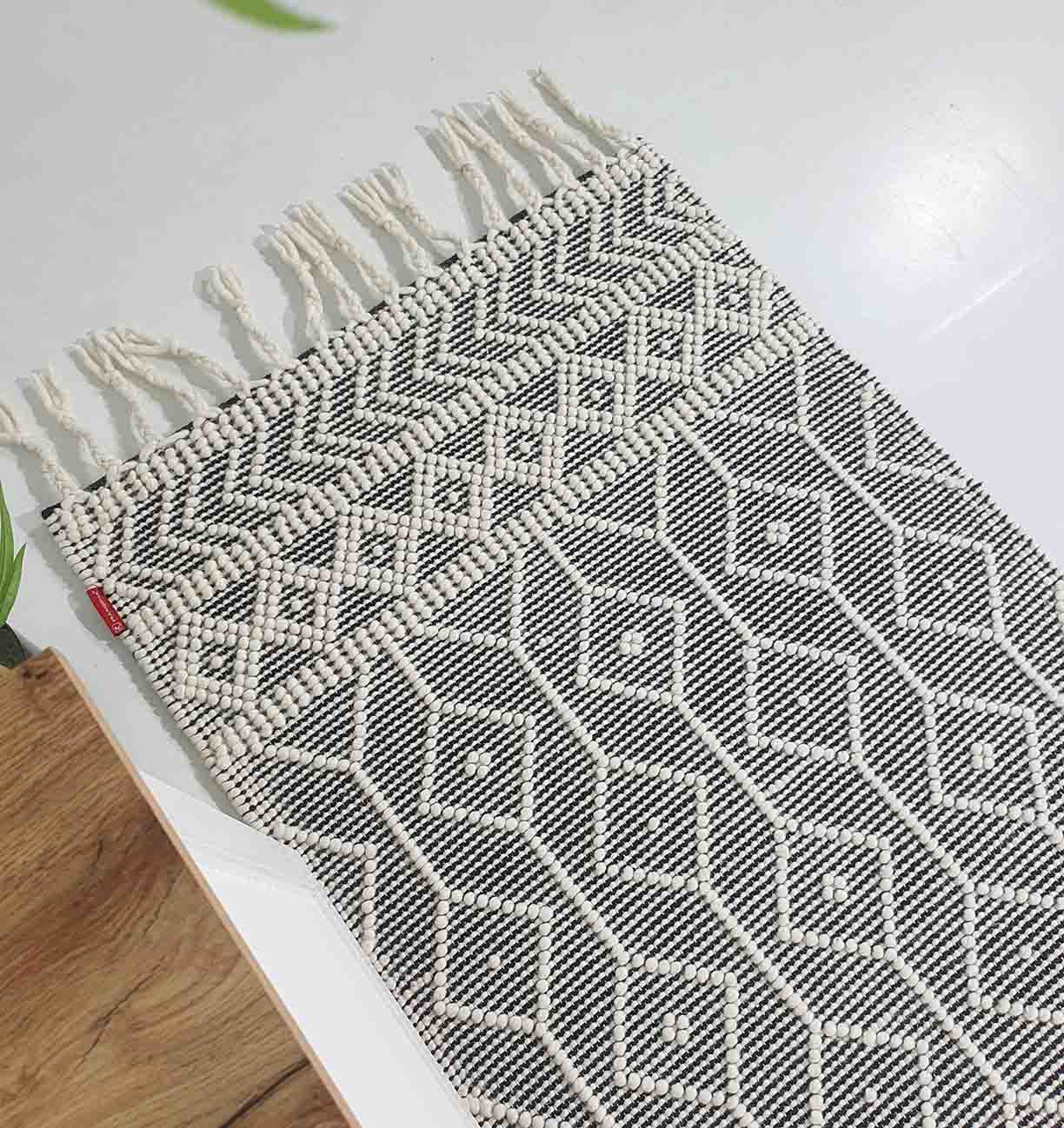 Black and Natural Color Wool and Cotton Rug SRN-018 - Ramsha Home Black and Natural Color Wool and Cotton Rug SRN-018 - Ramsha Home