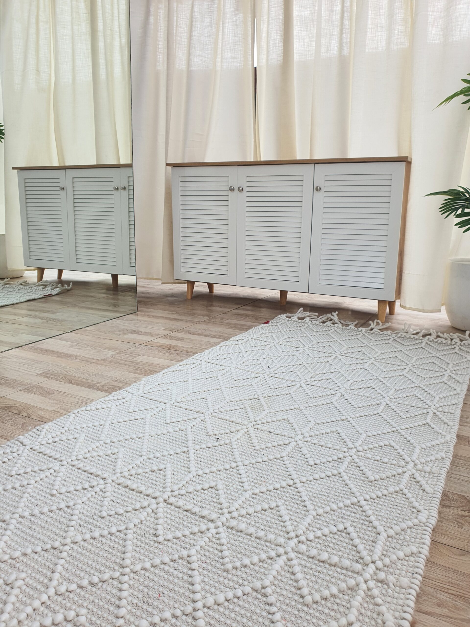 Premium Quality Natural White Woven Bedroom Rug with Fringes SRN 007 (80x200cm) by Ramsha Home Elegant natural white woven bedroom rug with fringes SRN 007 (80x200cm) by Ramsha Home
