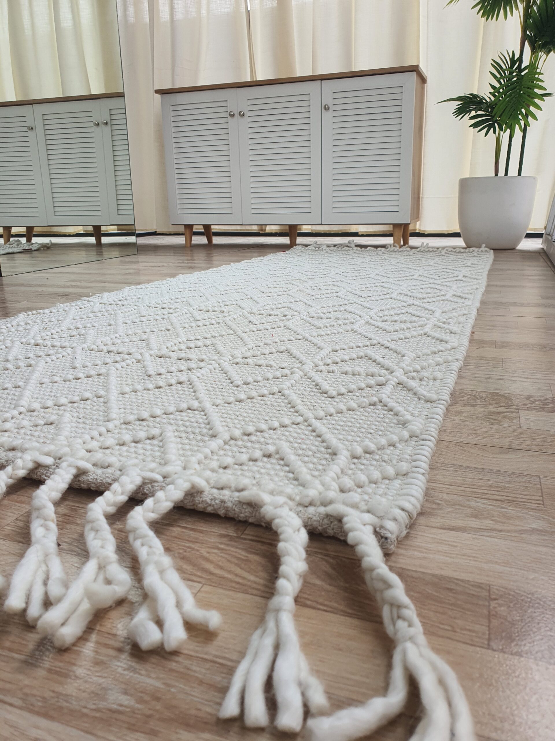 Natural White Color Bedroom Decor Woven Rug with Fringes - SRN 007 (80x200cm) by Ramsha Home Natural white bedroom decor woven rug with fringes SRN 007 (80x200cm) by Ramsha Home