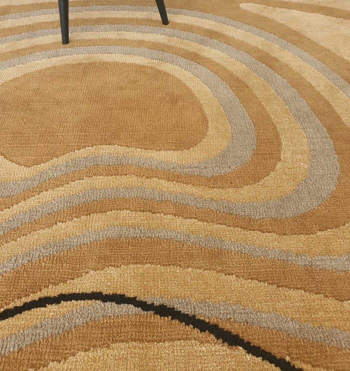 Modern carpet and rugs collection in Dubai with silk carpets, tufted rugs, bedroom rugs, and traditional rugs for living rooms.