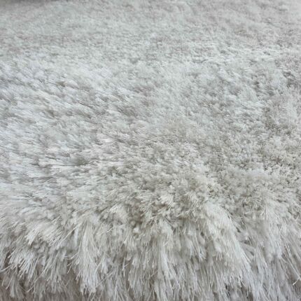Close-up of MPS-01 White Shaggy Rug - Ramsha Home
