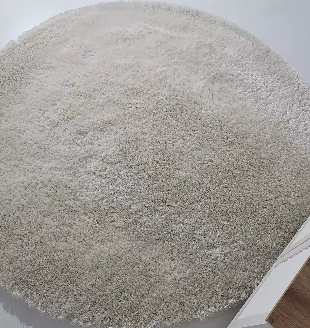 Shaggy Rug – Luxurious Softness & Modern Elegance Soft shaggy rug with plush texture, cozy comfort, and stylish design for modern home décor.