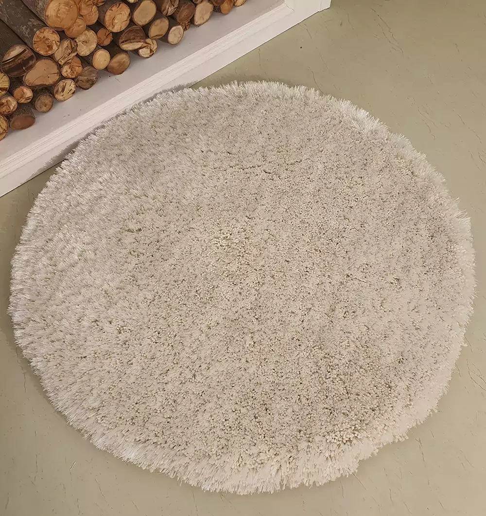 Shaggy Rug – Luxurious Softness & Modern Elegance Soft shaggy rug with plush texture, cozy comfort, and stylish design for modern home décor.