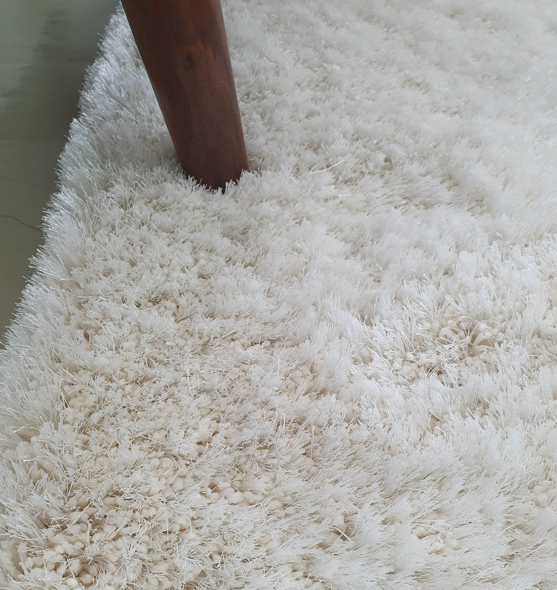 Ramsha Home Close-up of White Shaggy Rug - Exquisite Texture and Detail (SG-03) Close-up of white shaggy rug - Ramsha Home