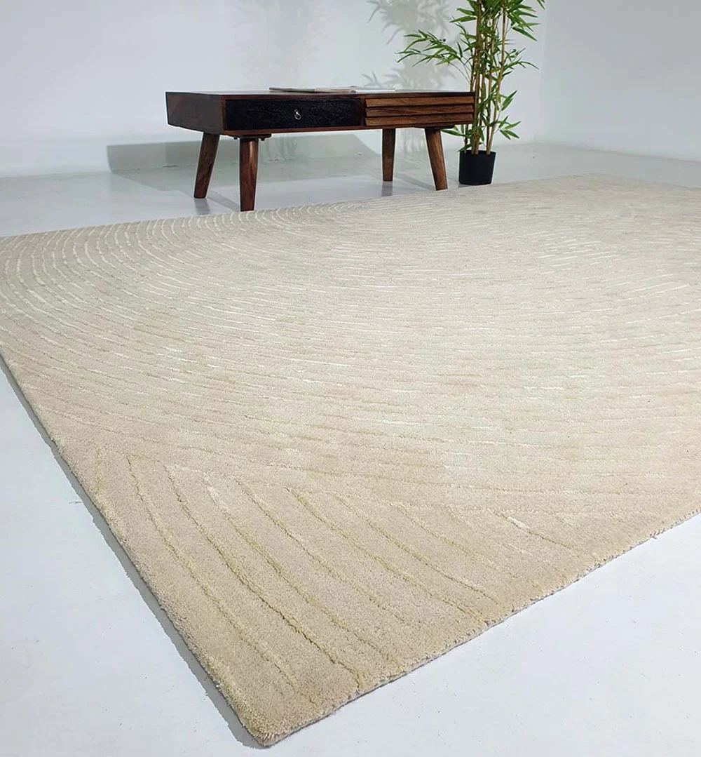 Luxurious Hand Tufted Rug — Comfort & Timeless Elegance Luxurious hand tufted rug with elegant design and soft texture