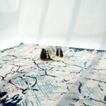 Luxurious Abstract Pattern Cream Color Machine Made Rug For Bedroom – MZ53A