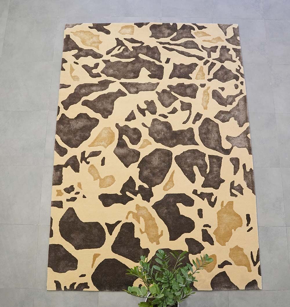 Handmade Dubai Rug | Large Modern Tufted Carpet for Living Room Upgrade your interiors with this stylish handmade rug from Dubai. Designed as a big living room carpet, it combines modern aesthetics with premium tufted craftsmanship. Soft underfoot and built to last, this large rug is one of the best choices in UAE for creating a warm and sophisticated home atmosphere.