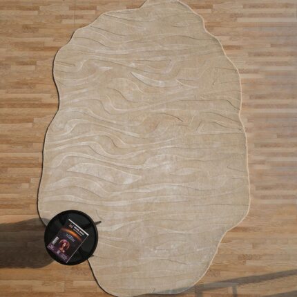 Beige color handmade indoor rug, perfect for home décor and elegant floorings.