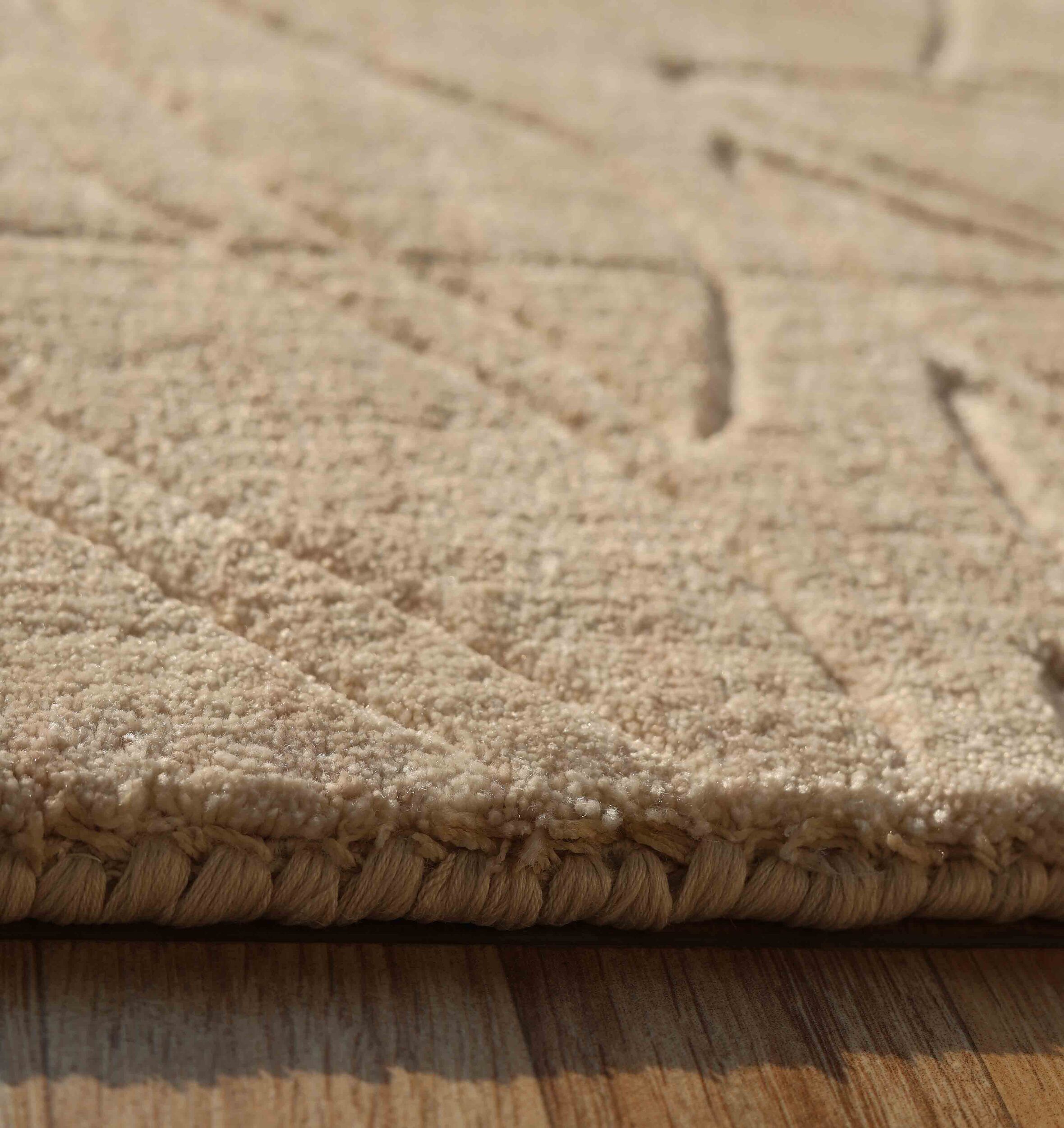 Luxury Carpets Dubai – Fluffy & Modern Carpet Designs for Living Room and Bedroom Modern fluffy carpet for living room with soft texture, stylish design, and durable finish – ideal home carpet option in Dubai.