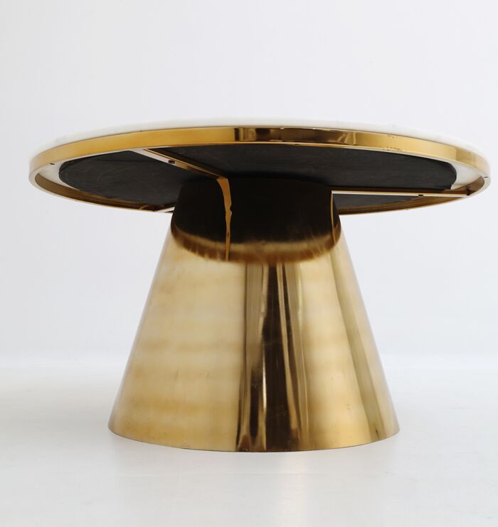 Modern luxury central table by Ramsha Home رمشا المنزل for elegant living room interiors
