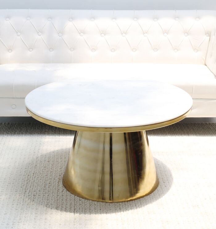 Modern luxury central table by Ramsha Home رمشا المنزل for elegant living room interiors